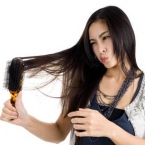 Hiện tượng rụng tóc nhiều ở phụ nữ