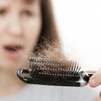 Rụng tóc nhiều bất thường phải làm sao mới hết dứt điểm?