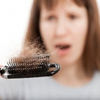 Rụng tóc sinh lý là gì? Phân biệt rụng tóc sinh lý và bệnh lý