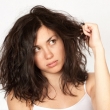 Nguyên nhân tóc yếu dễ rụng và cách phục hồi nhanh nhất